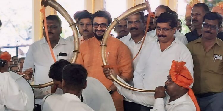 अकलूजचे मोहिते पाटील हाती तुतारी घेणार?; खासदार अमोल कोल्हेंनी घेतली भेट