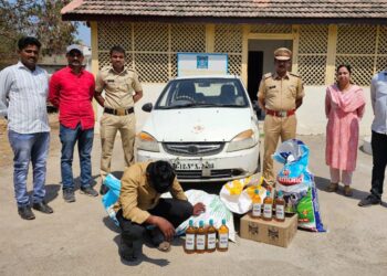 टाकळी सिकंदर येथे कारमधून गोवा दारू जप्त; वाहनासह पावणेतीन लाखाचा मुद्देमाल जप्त