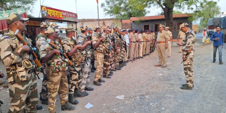 पंढरपूर तालुका पोलिसांचा रूट मार्च