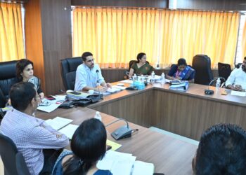 निर्भय, निष्पक्ष वातावरणात निवडणुका यशस्वीपणे पार पाडण्यासाठी शासकीय यंत्रणांनी समन्वय ठेवावा – जिल्हाधिकारी कुमार आशीर्वाद