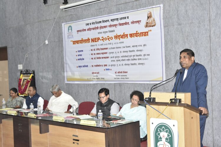 विद्यापीठ व महाविद्यालयांनी गुणवत्तापूर्ण शिक्षणावर भर द्यावा : डॉ. शैलेंद्र देवळाणकर