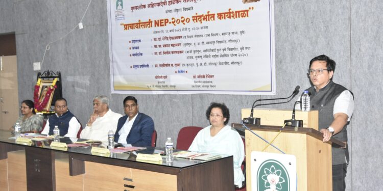 विद्यापीठ व महाविद्यालयांनी गुणवत्तापूर्ण शिक्षणावर भर द्यावा : डॉ. शैलेंद्र देवळाणकर