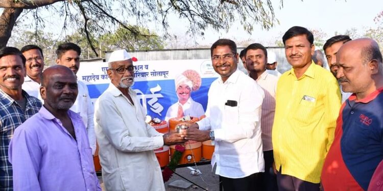 सोलापुरात एम. के. फाऊंडेशनच्या माध्यमातून पाणपोई केंद्रे सुरु