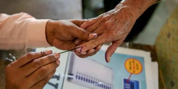 राज्यात लोकसभा निवडणुकीच्या पहिल्या टप्प्यातील उमेदवारी अर्ज दाखल करण्याच्या शेवटच्या दिवसापर्यंत १८३ उमेदवारांचे २२९ अर्ज दाखल