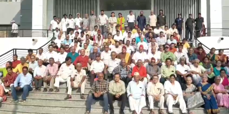 ब्राह्मण समाजास शस्त्र परवाना द्या;जिल्हाधिकाऱ्यांना निवेदन