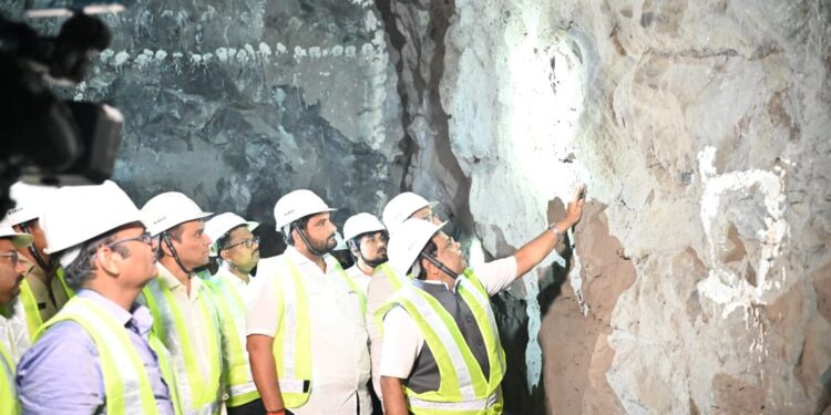 आरोग्य मंत्री तानाजी सावंत यांच्याकडून कृष्णा मराठवाडा प्रकल्प अंतर्गत उपसा सिंचन योजनांच्या कामांची पाहणी