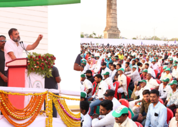 मोदींनी २२ अब्जाधीश बनविले, आम्ही कोट्यवधी गरिबांना लखपती बनविणार!