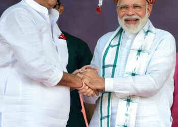 मोदींना दैवी शक्ती प्राप्त, उदयनराजेंची नरेंद्र मोदींवर स्तुतीसुमनं