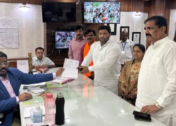 सांगली लोकसभेसाठी महाविकास आघाडीकडून चंद्रहार पाटलांचा उमेदवारी अर्ज दाखल