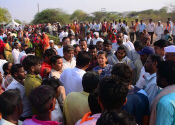 प्रणिती ताईंनी सोडवला पाणी वाटपाचा प्रश्न; आचारसंहितेमधून मिळणार मुभा