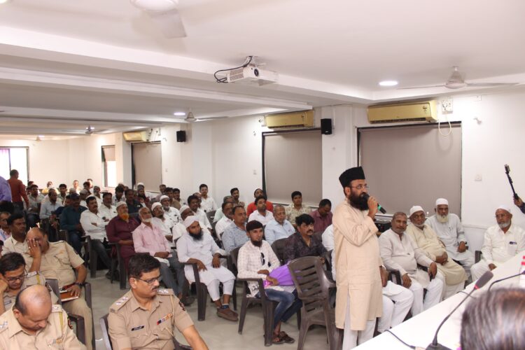 रमजान ईद : शहरातील कायदा व सुव्यवस्था अबाधित राखण्यासाठी झाली शांतता कमिठीची बैठक