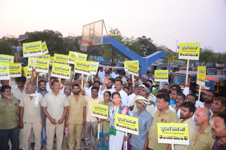 सोलापूर लोकसभेसाठी रिक्षाचालकांचा प्रणिती शिंदे यांना जाहीर पाठिंबा; मुद्द्याचं बोला ओ’अभियानांतर्गत साधला संवाद