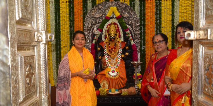प्रणिती शिंदे यांनी घेतले हिंगुलांबिका मातेचे दर्शन