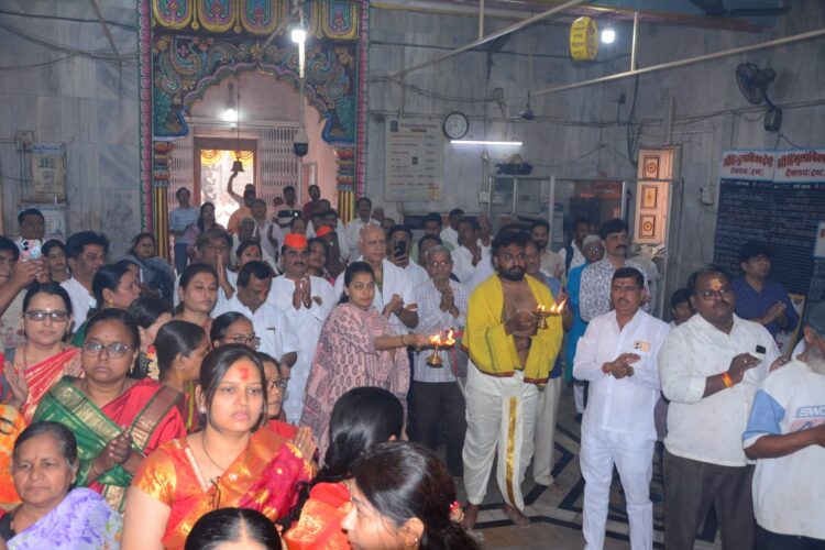 प्रणिती शिंदे यांनी घेतले हिंगुलांबिका मातेचे दर्शन