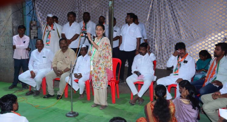 तुमच्या समस्या नाही सोडवल्यास माझा कान पकडा – प्रणिती शिंदे