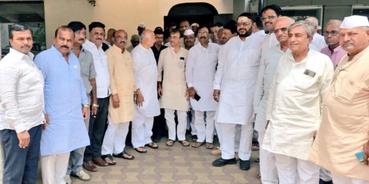 प्रणिती शिंदेंसाठी लिंगायत समाजाचा पुढाकार… सभासदांनों माझ्यावर झालेल्या अन्यायाचा बदला या निवडणुकीत घ्या ; धर्मराज काडादी यांचे आवाहन