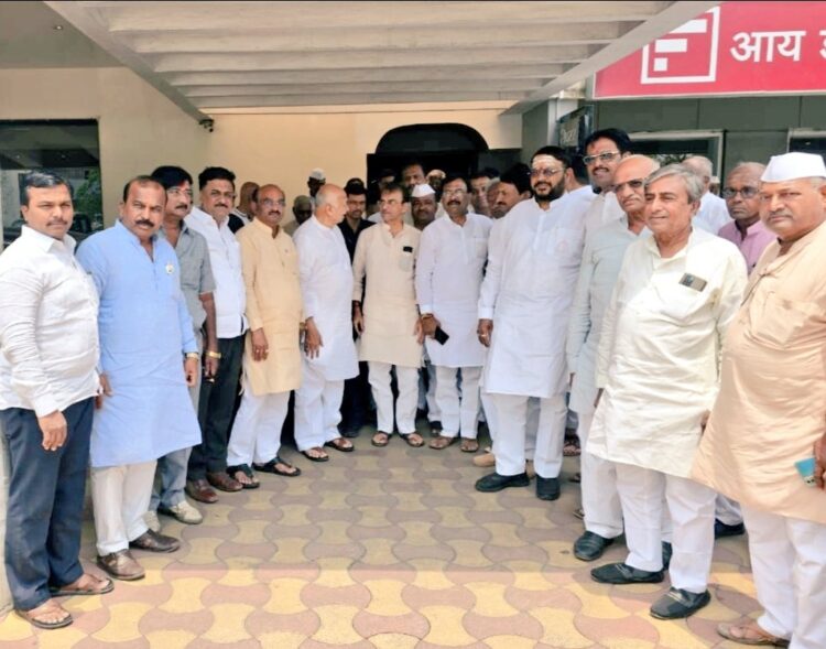 प्रणिती शिंदेंसाठी लिंगायत समाजाचा पुढाकार… सभासदांनों माझ्यावर झालेल्या अन्यायाचा बदला या निवडणुकीत घ्या ; धर्मराज काडादी यांचे आवाहन