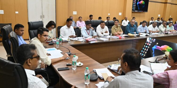 निवडणुकीच्या दुसऱ्या प्रशिक्षणात सर्व अधिकारी कर्मचारी यांनी अत्यंत सूक्ष्मपणे माहिती घ्यावी – जिल्हाधिकारी कुमार आशीर्वाद