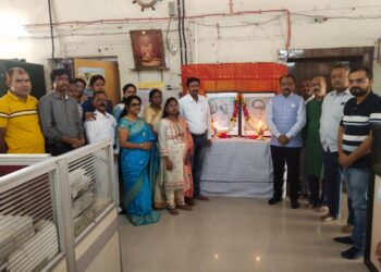 मध्य रेल्वेच्या सोलापूर विभागातील वाणिज्य शाखेत डॉ. बाबासाहेब आंबेडकर यांची 133 वी जयंती साजरी