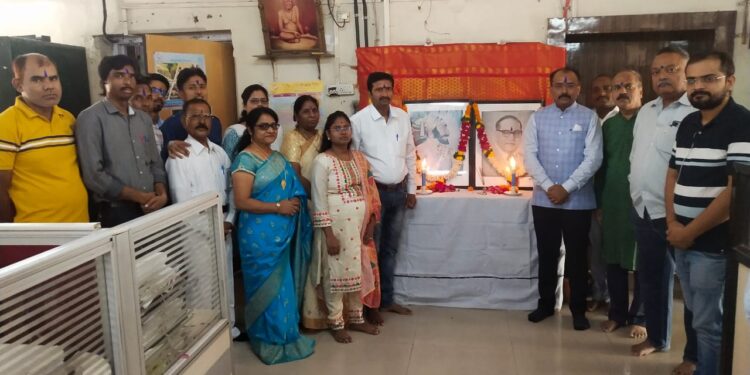 मध्य रेल्वेच्या सोलापूर विभागातील वाणिज्य शाखेत डॉ. बाबासाहेब आंबेडकर यांची 133 वी जयंती साजरी