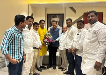 उपमुख्यमंत्री देवेंद्र फडणवीस यांनी घेतले देवेंद्र कोठेंचे पालकत्व