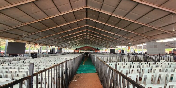 मोदींच्या सभेसाठी तीन मोठे शामियाने आणि ८० हजार खुर्च्यांची व्यवस्था