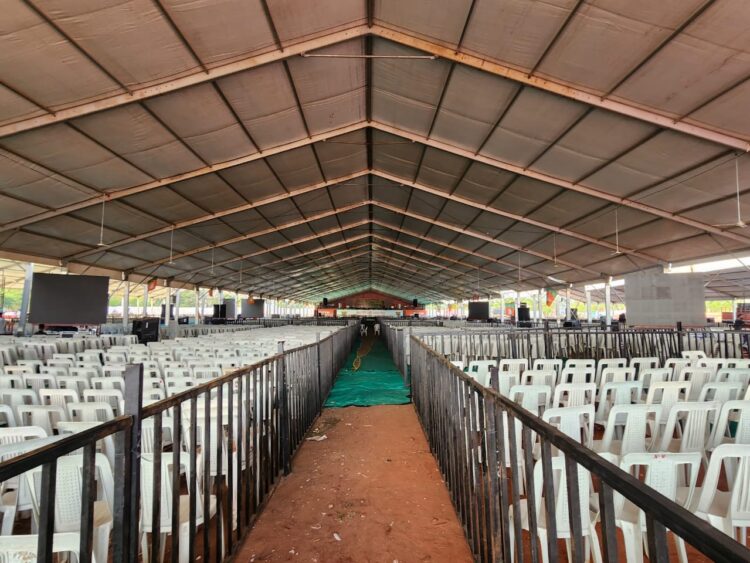 मोदींच्या सभेसाठी तीन मोठे शामियाने आणि ८० हजार खुर्च्यांची व्यवस्था