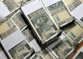 सोलापुरात कारमध्ये सापडली ७.५० लाख रुपयांची रोकड; पोलिसांकडे रक्कम जमा