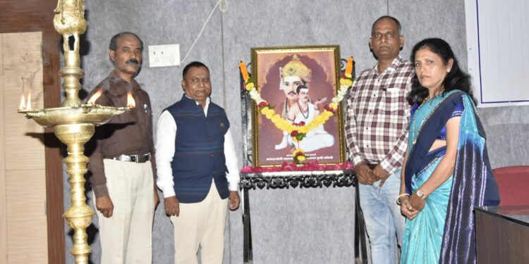 सोलापूर विद्यापीठात महात्मा बसवेश्वर यांची जयंती विविध उपक्रमाने साजरी!