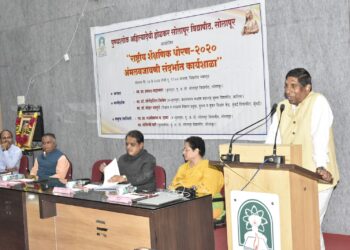 राष्ट्रीय शैक्षणिक धोरणाच्या अंमलबजावणीसाठी प्राचार्य, शिक्षकांनी दक्ष राहावे; विद्यापीठातील कार्यशाळेत कुलगुरू प्रा. महानवर यांचे आवाहन