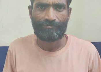शस्त्र घेऊन परिसरात दहशत करणाऱ्या व्यस्तीस पोलीस आयुक्तांनी केले स्थानबध्द