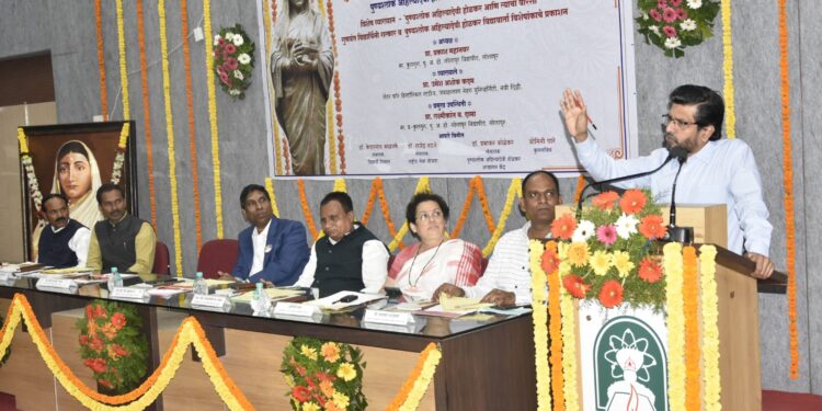 अहिल्यादेवी होळकरांचा लोककल्याणकारी इतिहास जगासमोर यावा