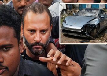 पुणे पोर्शे अपघात प्रकरणातील विशाल अगरवालवर शाईफेक, कोर्टाजवळ प्रकार