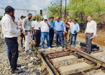 मध्य रेल्वेच्या विभागीय व्यवस्थापकांकडून कुर्डुवाडी – मिरज सेक्शनचे निरीक्षण