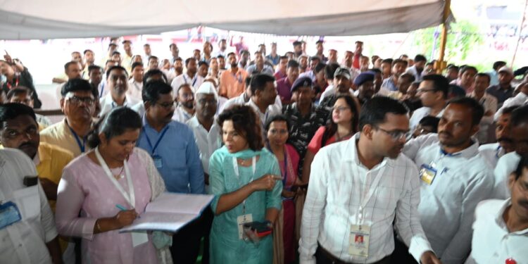 जिल्हा प्रशासनाने सूक्ष्मपणे नियोजन करून लोकशाहीचा उत्सव थाटात साजरा केला