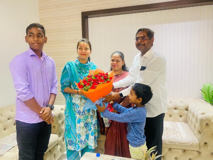 एम. के. फाउंडेशनतर्फे नूतन खासदार प्रणिती शिंदे यांचा सत्कार; कोगनुरेंच्या निर्णयाचे ‘दक्षिण’मध्ये कौतुक