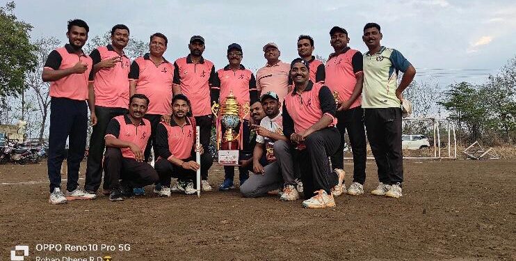 इर्शाद शेख यांचा एस एस आयकॉन संघाने पटकावले विजेतेपद