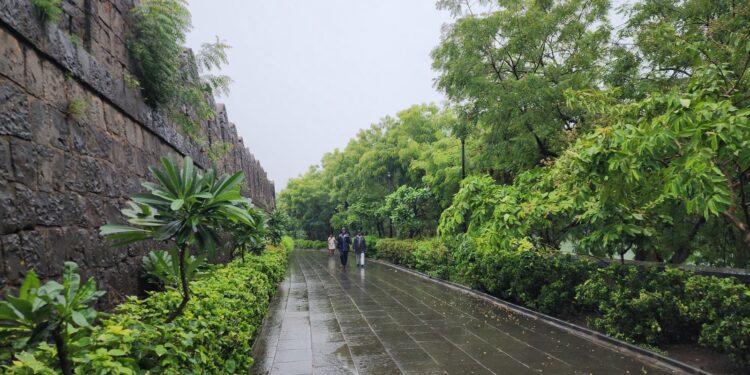 सोलापूरचे वातावरण पर्यटन स्थळासारखे ! तापमान 26.. सूर्यदर्शन नाही..