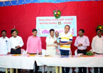 जि प पतसंस्था क्रमांक एक च्या वतीने लाभांश वाटप