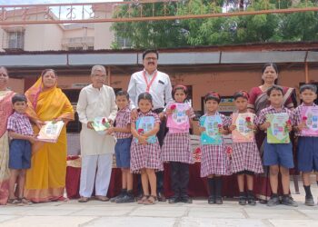 शरदचंद्र पवार प्रशालेत विद्यार्थ्यांचे उत्साहात स्वागत