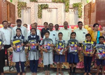 श्री तोगटवीर शिक्षण प्रसारक मंडळ संकुलात विद्यार्थ्यांचे उत्साहात स्वागत