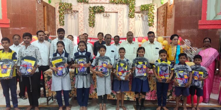 श्री तोगटवीर शिक्षण प्रसारक मंडळ संकुलात विद्यार्थ्यांचे उत्साहात स्वागत