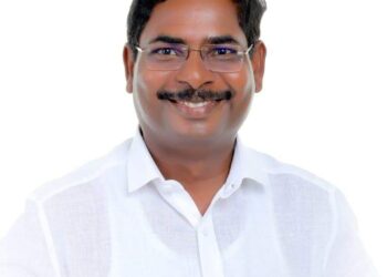 वही वाटप कार्यक्रमात दहावीत विशेष प्राविण्य मिळविलेल्या विद्यार्थ्यांचा सन्मान : कोगनुरे