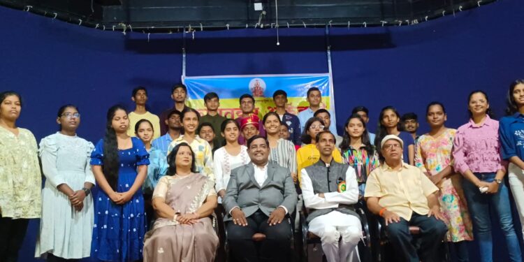 कामतकर क्लासेसचा 20 वा बक्षीस वितरण समारंभ उत्साहात संपन्न