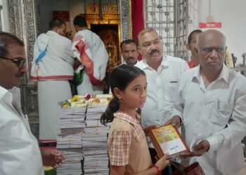 पुर्व भागातील श्री वेंकटेश्वर देवस्थान च्या वतीने शैक्षणिक साहित्याचे वाटप