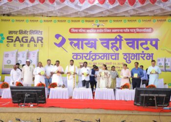 सागर सिमेंटच्या दोन लाख वही वाटप कार्यक्रमाचा शुभारंभ