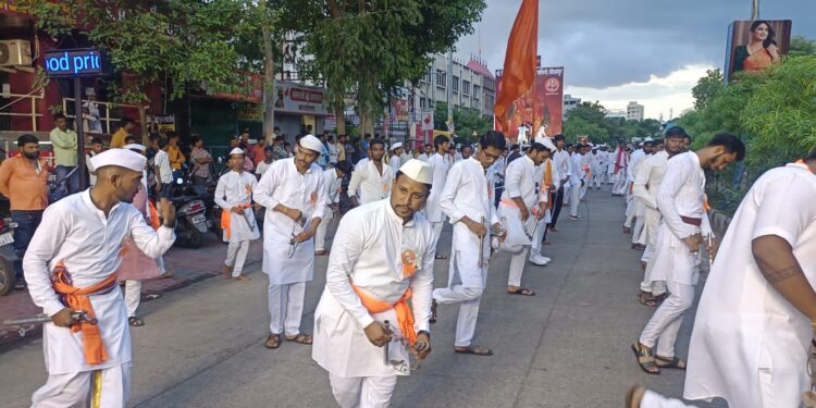 लेझिमचे बहारदार डाव करीत झाला छत्रपती श्री शिवरायांचा जयघोष