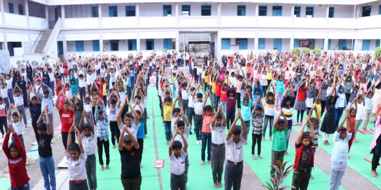 द.ह. कवठेकर प्रशालेत योग दिन संपन्न