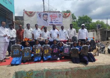 पृथ्वीराज माने यांच्या वाढदिवसानिमित्त शालेय साहित्य वाटप