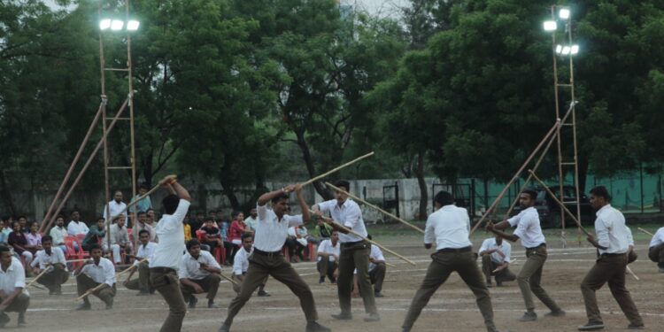 हिंदूंचे संघटन हाच देशातील सर्व समस्यांवर उपाय